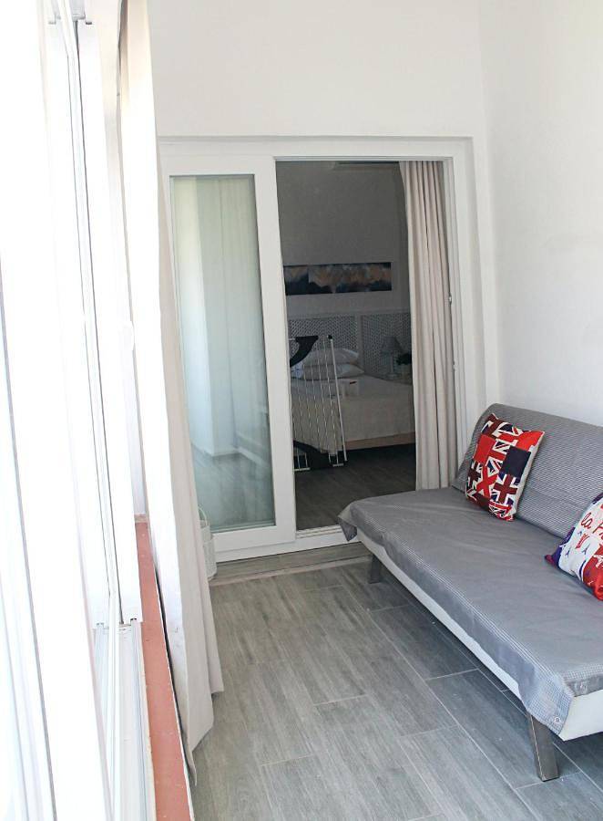 Gîte pour 2 personnes, avec jardin et piscine ainsi que vue et terrasse à Santa Luzia - 3