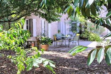 Gîte pour 4 personnes, avec jardin à Châteauneuf-sur-Charente