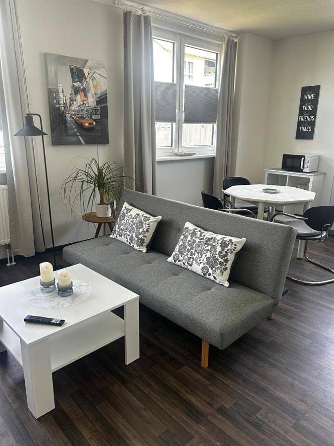 Ferienwohnung für 2 Personen, mit Whirlpool und Terrasse sowie Garten und Pool