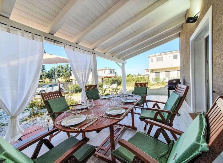 Villa con piscina per 8 persone, con Balcone e Terrazza nonché Giardino e Piscina a Campofelice di Roccella