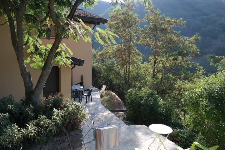 Appartamento per 6 persone, con Terrazza e Giardino nonché Piscina a Fornovo di Taro
