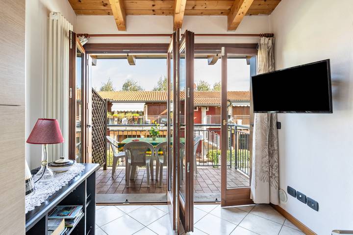 Appartamento intero, Appartamento 'Residence La Corte' con piscina condivisa, balcone e aria condizionata in Castelnuovo del Garda, Prealpi Gardesane