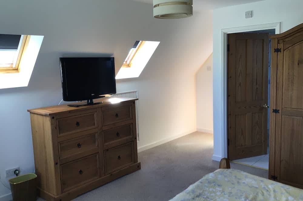 Beautifully converted stone cottage in the heart of the Isle of Wight 772 in Shalfleet, Isle of Wight