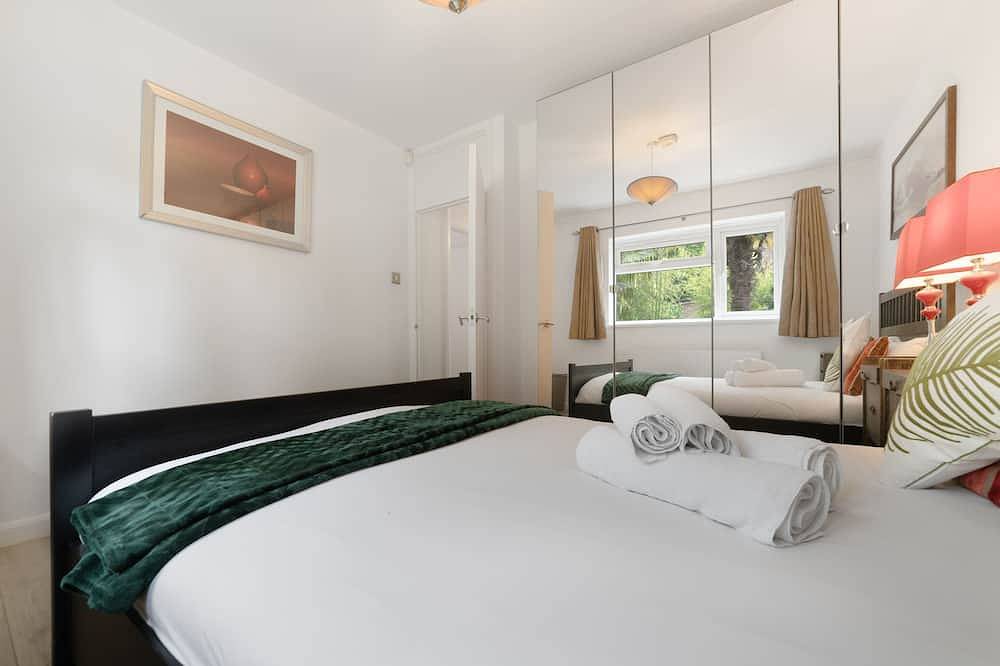 3 Bedroom Spacious Bungalow Sunningdale Lodge Ascot Racecourse in Sunningdale, Berkshire