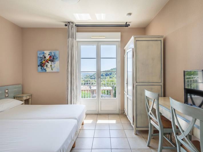 Gîte pour 2 personnes, avec piscine à Callian - 2