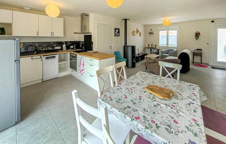 Location de vacances pour 6 personnes, avec terrasse, animaux acceptés à La Jonchère - 3