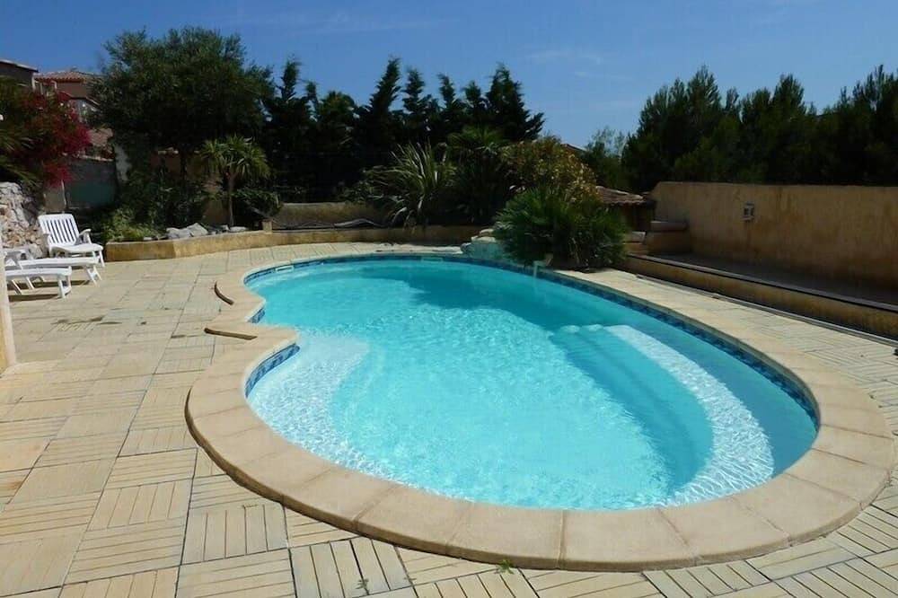 Villa con aire acondicionado en la Costa Azul con gran piscina. in Ensuès-la-Redonne, Istres region