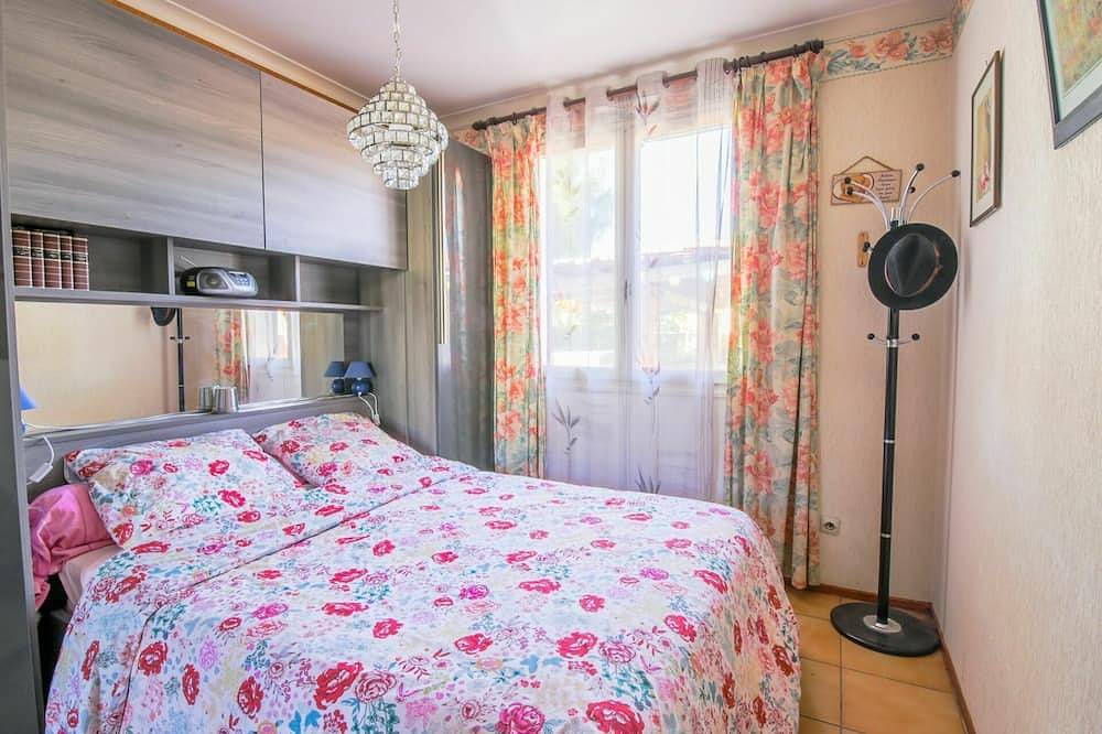 Stunning private villa with A/C, private pool, Wifi, Tv, terrace, pets allowed and parking in Solliès-Pont, Toulon region