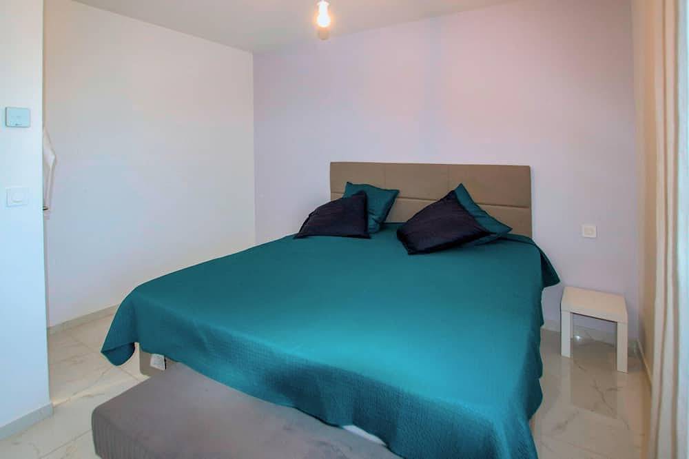 Cozy home in Sauveterre in Sauveterre, Nimes region