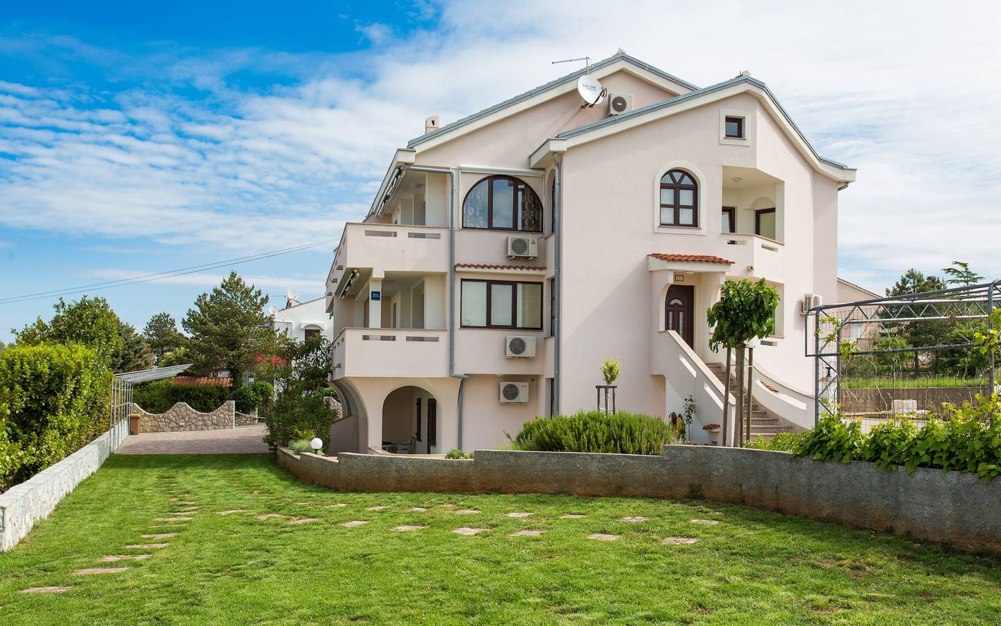 Entire apartment, One bedroom apartment with terrace and sea view Punat (Krk) A-17857-c in Punat, Krk