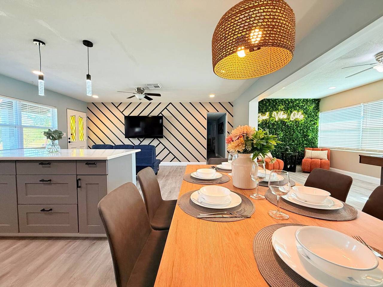 Spacious Modern, King bed, Game room & more in Orange County (FL)