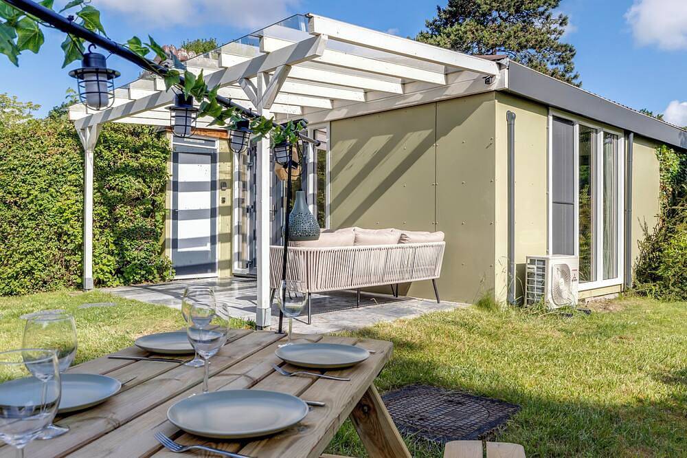 Bungalow with large private garden and Bbq place near Lake Veere in Kortgene, Niederländische Nordsee
