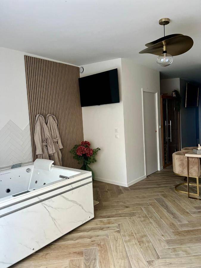 Appartement entier, One-Bedroom Apartment in La Verrière, Yvelines