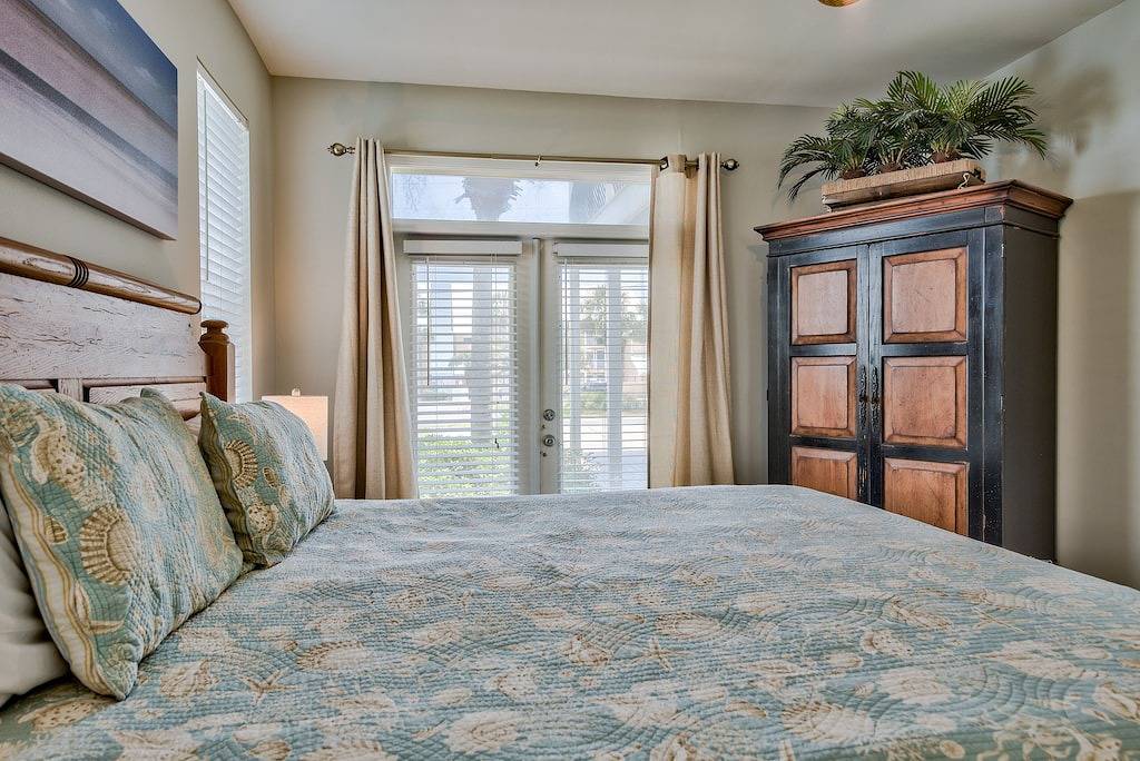 Vacation House for 18 Guests in Destin, Emerald Coast