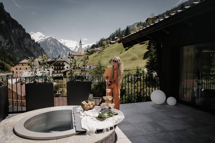 Ferienhaus für 8 Personen, mit Balkon und Terrasse sowie Garten und Sauna in Hüttschlag
