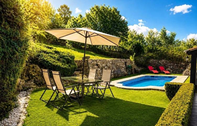 Apartamento para 6 personas, con Balcón y Terraza además de Jardín y Piscina en Pantón