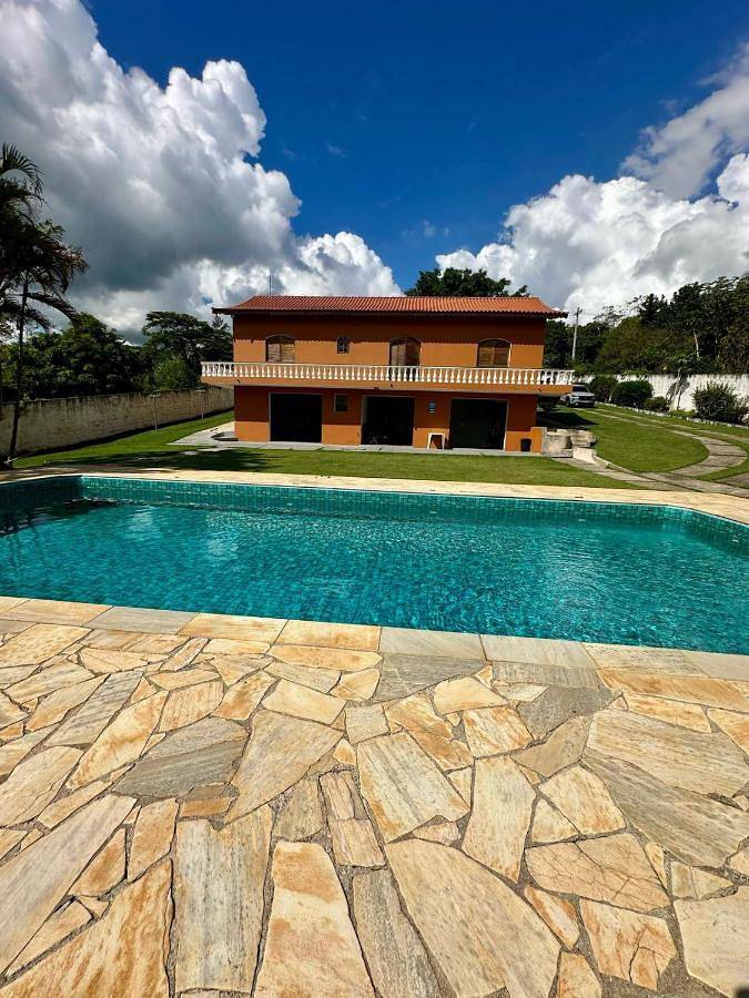 Casas e apartamentos de temporada para 15 pessoas, com terraço e vista e ainda jardim and piscina, com animais de estimação em Bom Jesus dos Perdões