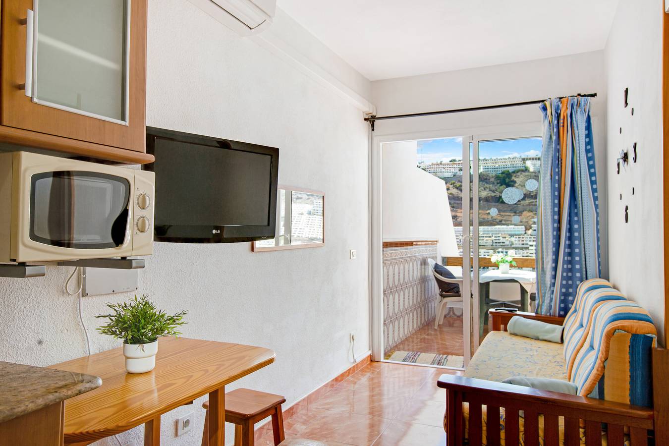 Holiday Home 'Lovely Studio in Puerto Rico' with Mountain View and Pool in Mogán, South Gran Canaria