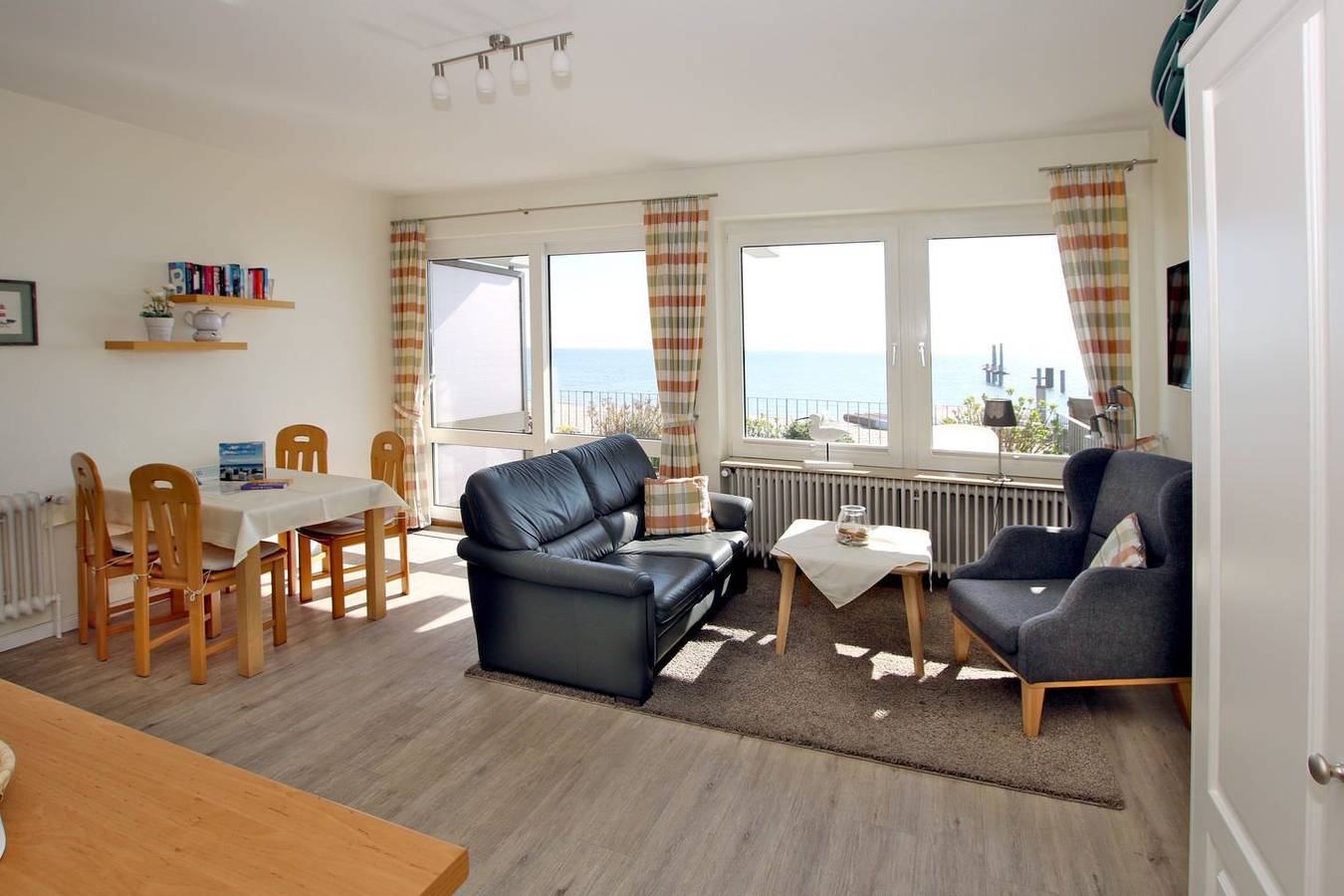 Ganze Wohnung, Ferienwohnung mit 2- Zimmern auf ca. 38m² mit direktem Meerblick in Wyk auf Föhr (Stadt), Wyk auf Föhr