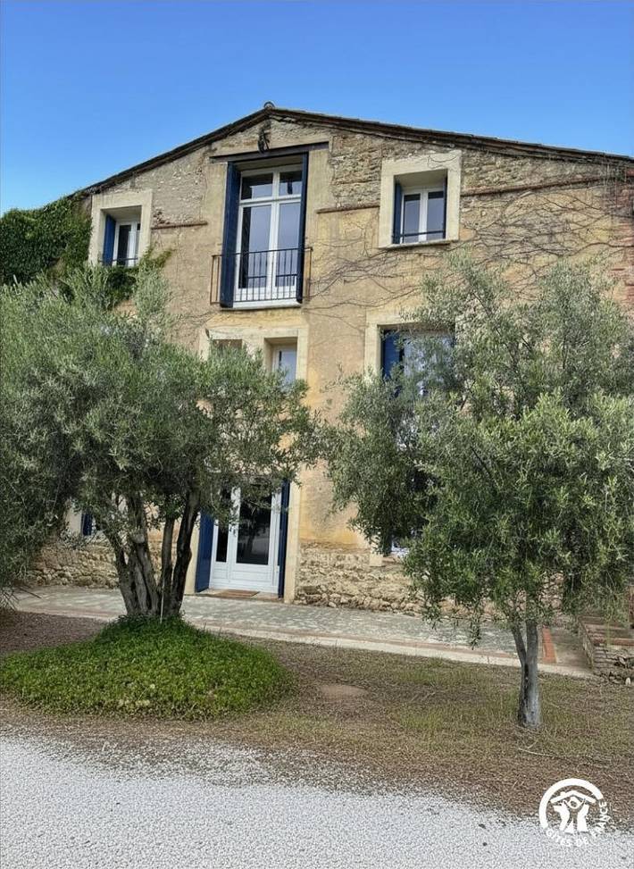 Gîte pour 8 personnes, avec Terrasse ainsi que Jardin et Piscine