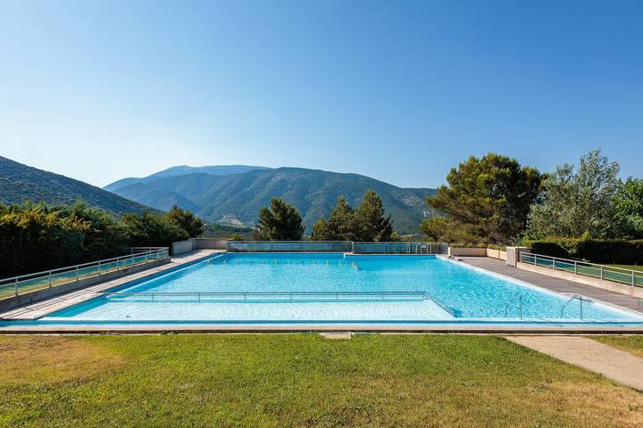 Location de vacances pour 6 personnes, avec Balcon et Terrasse ainsi que Jardin et Piscine à La Penne-sur-l'Ouvèze