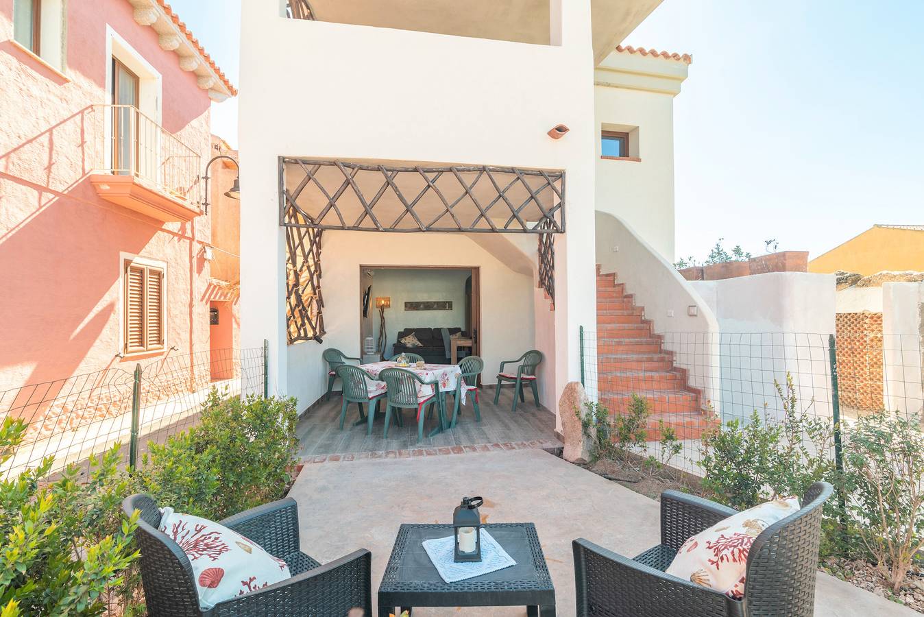 Casa Vacanze 'Mavi Doppio Appartamento' con Terrazza Privata, Wi-Fi e Aria Condizionata in Palau (villaggio), Palau (Sardegna)