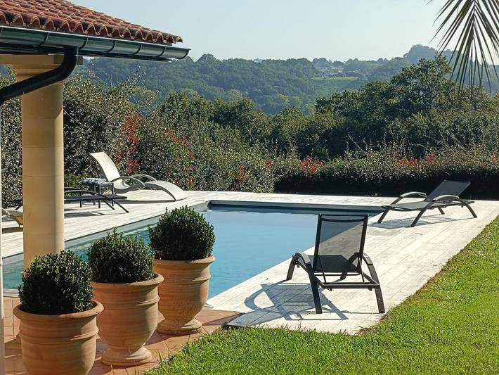 Chalet para 10 personas, con vistas además de terraza y piscina - 1