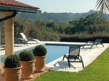 Cottage pour 10 personnes, avec terrasse ainsi que piscine et vue à Bassussarry