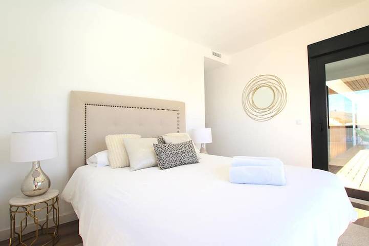 Beautiful Villa for 6 people, Wifi, private and heated pool, 8min from the beach in Adeje, South Tenerife