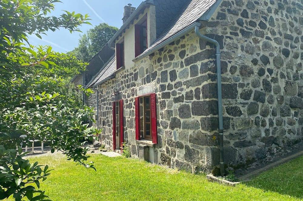 Maison auvergnate traditionnelle restaurée grand confort calme cadre exceptionn in Le Falgoux, Parc naturel régional des Volcans d'Auvergne
