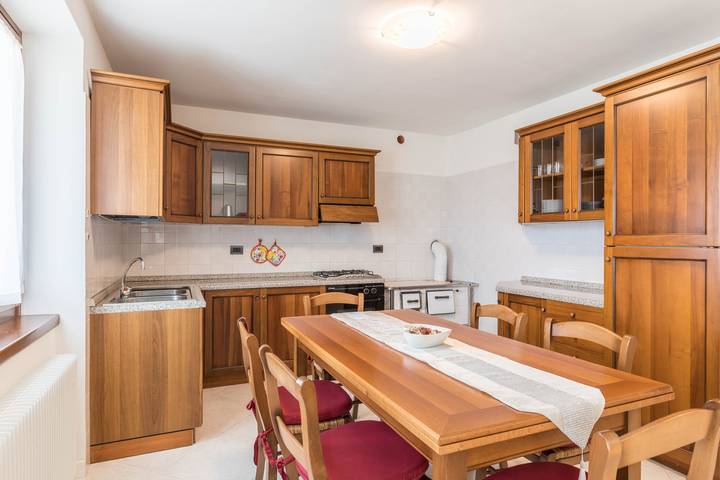 Ganze Wohnung, Ferienwohnung "Dorsino" mit Bergblick, Balkon und Wlan in San Lorenzo in Banale, Dorsino