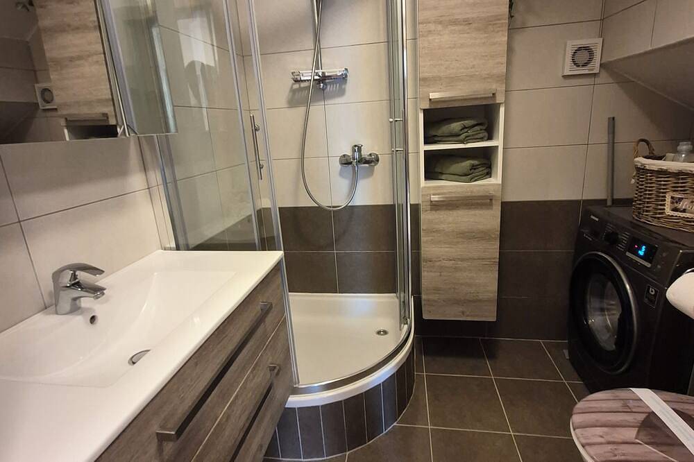 Villa with private pool in green oasis, only 3 km from the sea in Grizane, Primorje-Gorski Kotar