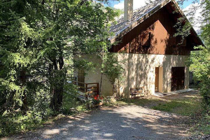 Gîte pour 6 personnes, avec Terrasse et Jardin à Colmars