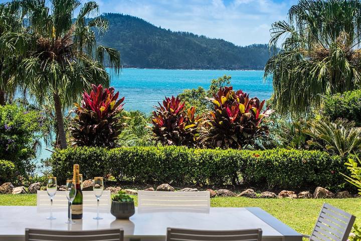 Holiday rental for 7 people, with pool and garden as well as terrace in Hamilton Island