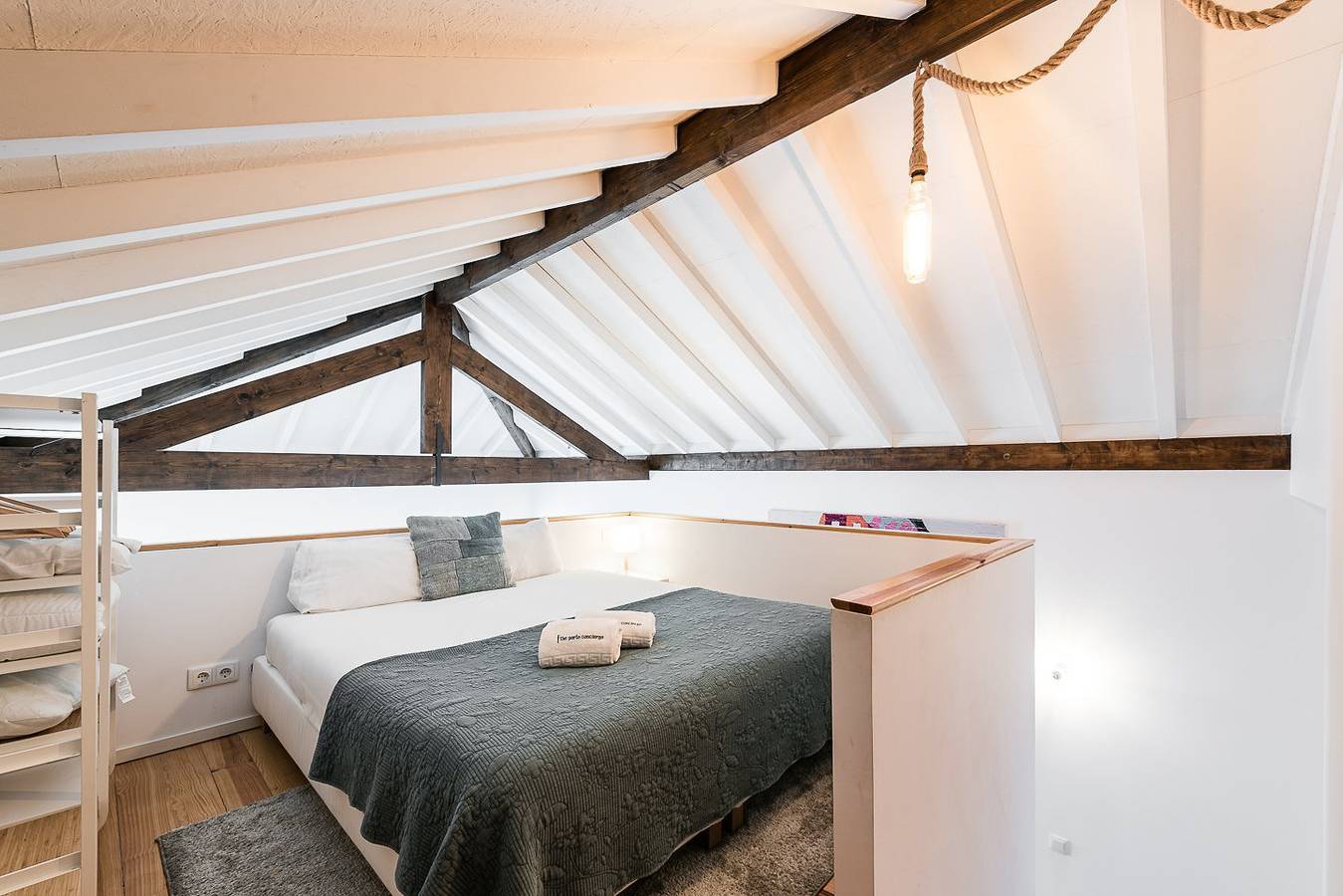 Guestready - Muro de Banksy in Santo Ildefonso, Oporto