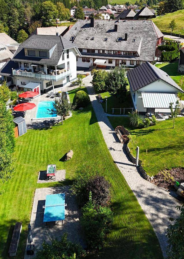 Ferienhaus für 4 Personen, mit Ausblick und Pool sowie Garten in Todtnau - 2