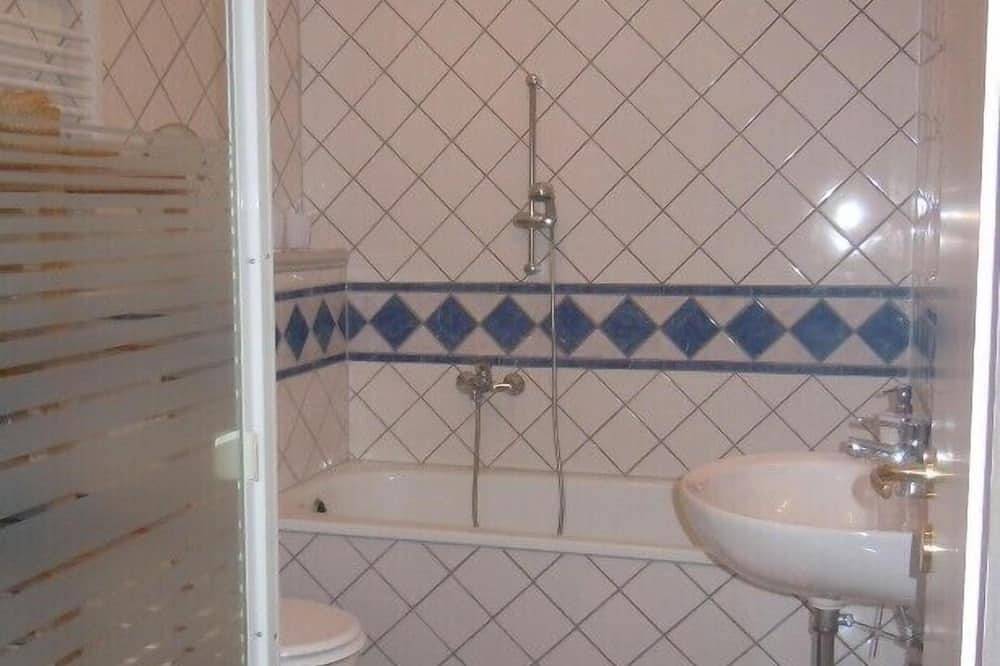 Ganze Wohnung, Charmante Gartengeschoss-Wohnung mit 95m² in Altbau-Villa, 20 Min. zum Hbf./City in Rahlstedt Hamburg, Hamburg