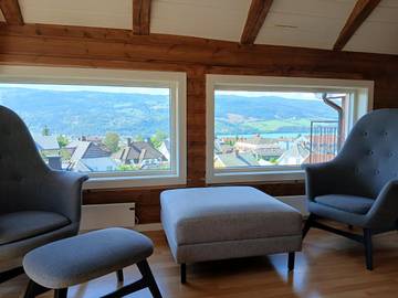 Ferienwohnung für 6 Personen, mit Ausblick und Seeblick sowie Terrasse, mit Haustier in Lillehammer