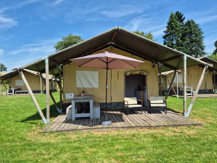 Tente pour 5 personnes, avec Terrasse et Jardin ainsi que Piscine et Vue