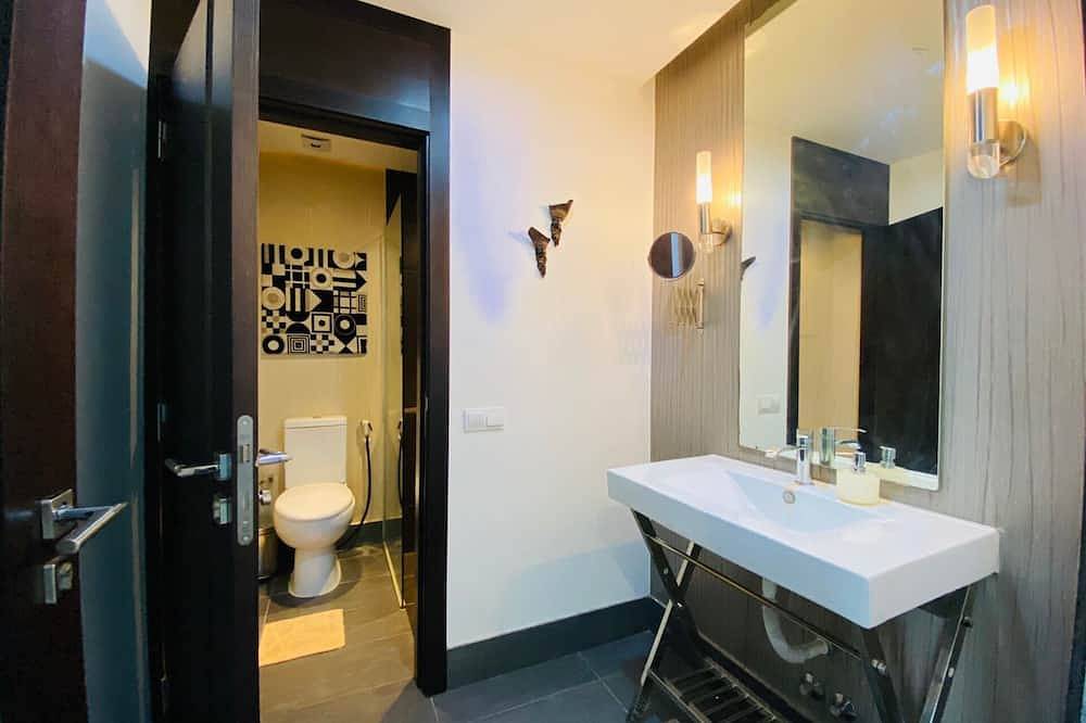 Moderne Villa mit großem Pool, in ländlichem touristischen Ort mit Seen umgeben gebaut in Estoi, Faro Distrikt