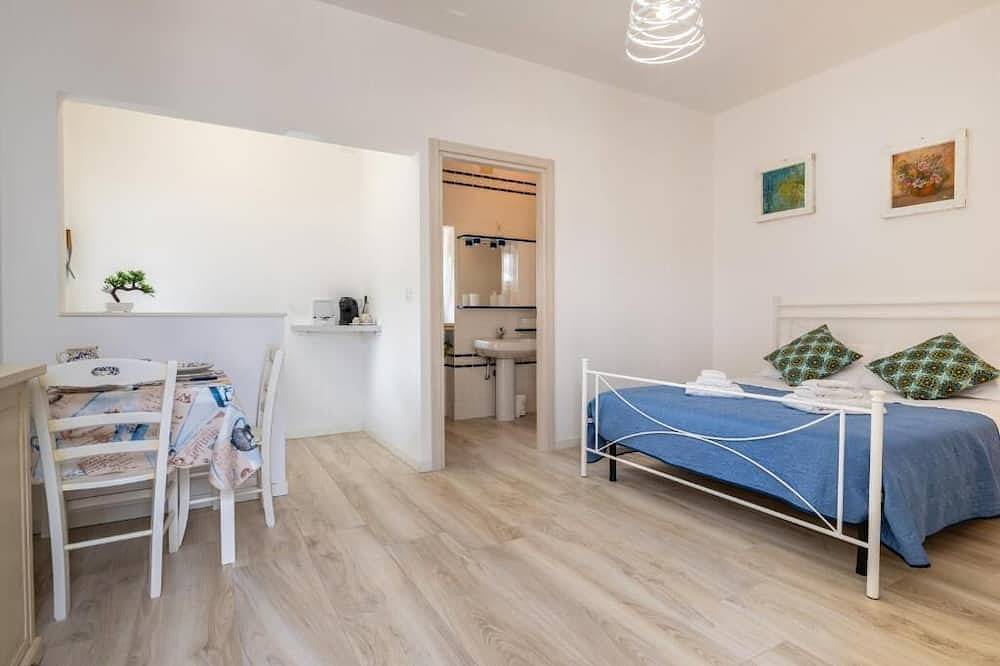 Apartamento entero, The Villa Resort, sleeps 2 + shared pool in Martina Franca, Provincia de Taranto