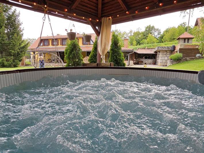 Smještaj za odmor za 8 osoba, s hidromasažna kada i terasa, kao i vrt, s kućnim ljubimcima u Požeško-slavonska županija