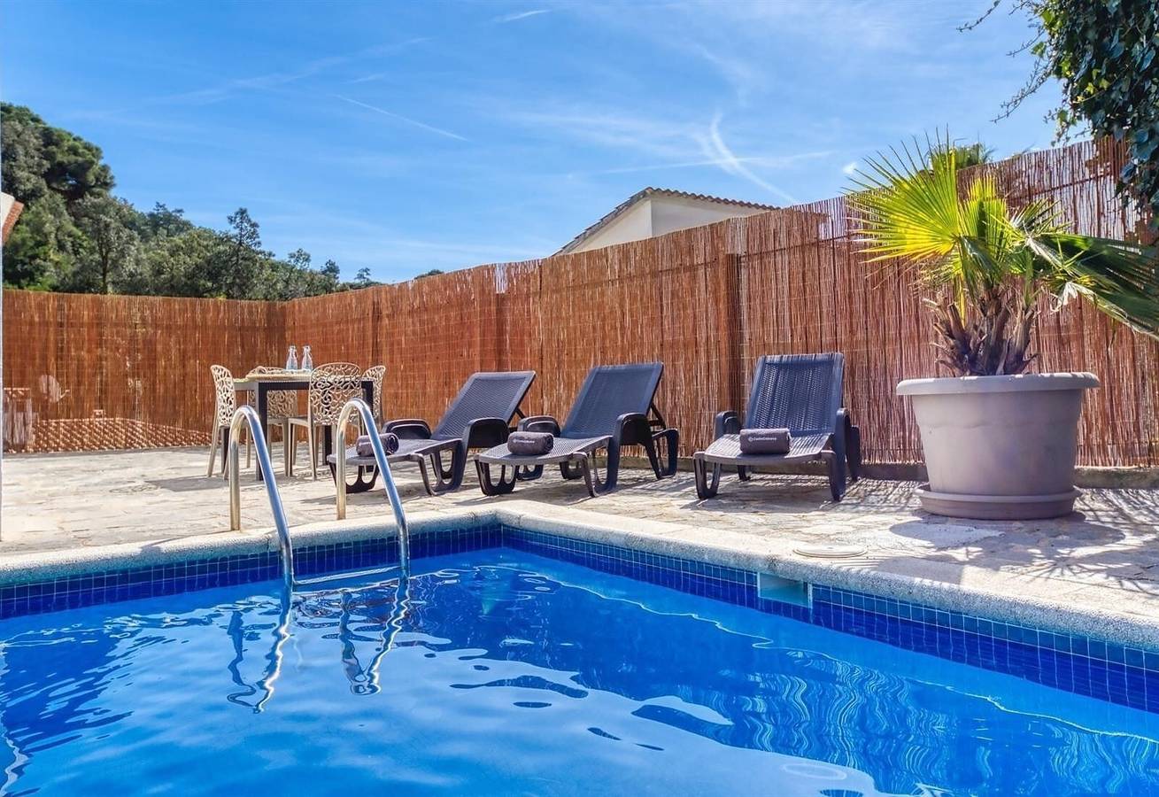Villa 'Costa Cabana - Villa Rosa' with Pool, Garden and Wi-Fi in Font de Sant Llorenç, Lloret de Mar