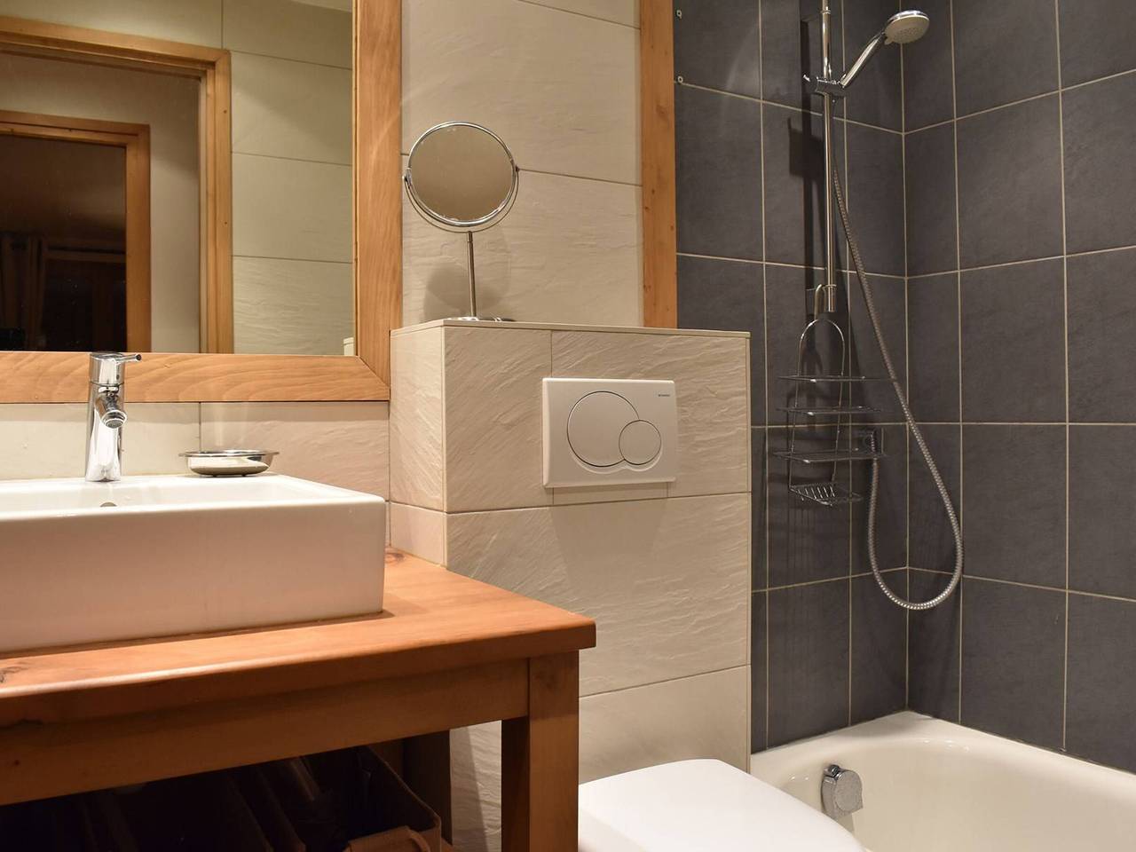 Appartement entier, Appartement familial 12 pers. avec balcon, cheminée, proche pistes et commerces à Méribel in Méribel, Les Allues