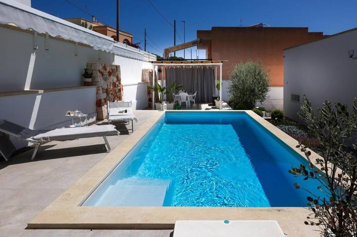 Villa per 5 persone, con Balcone e Terrazza nonché Giardino e Piscina a Torre Vado