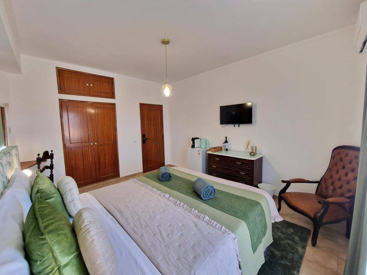 Portimão Guest House - Suites & Rooms, Rooftop River View, Bbq & Ac in Portimão, Distrito de Faro