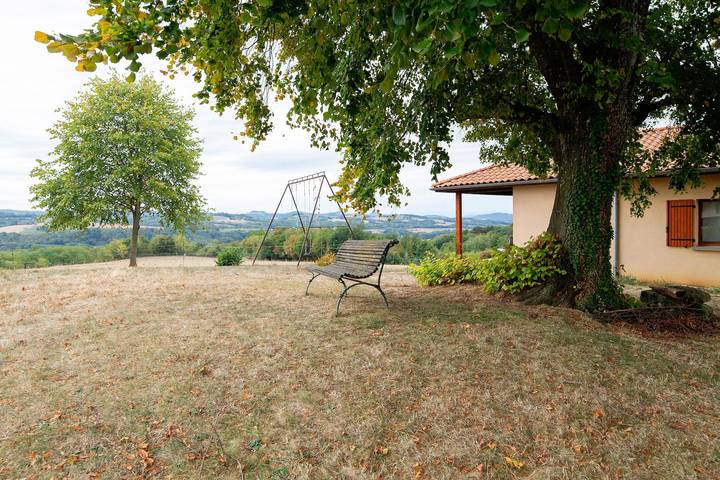 Bed and Breakfast 'Canard' with Shared Pool, Shared Garden and Wi-Fi in Hauterives, Valence region