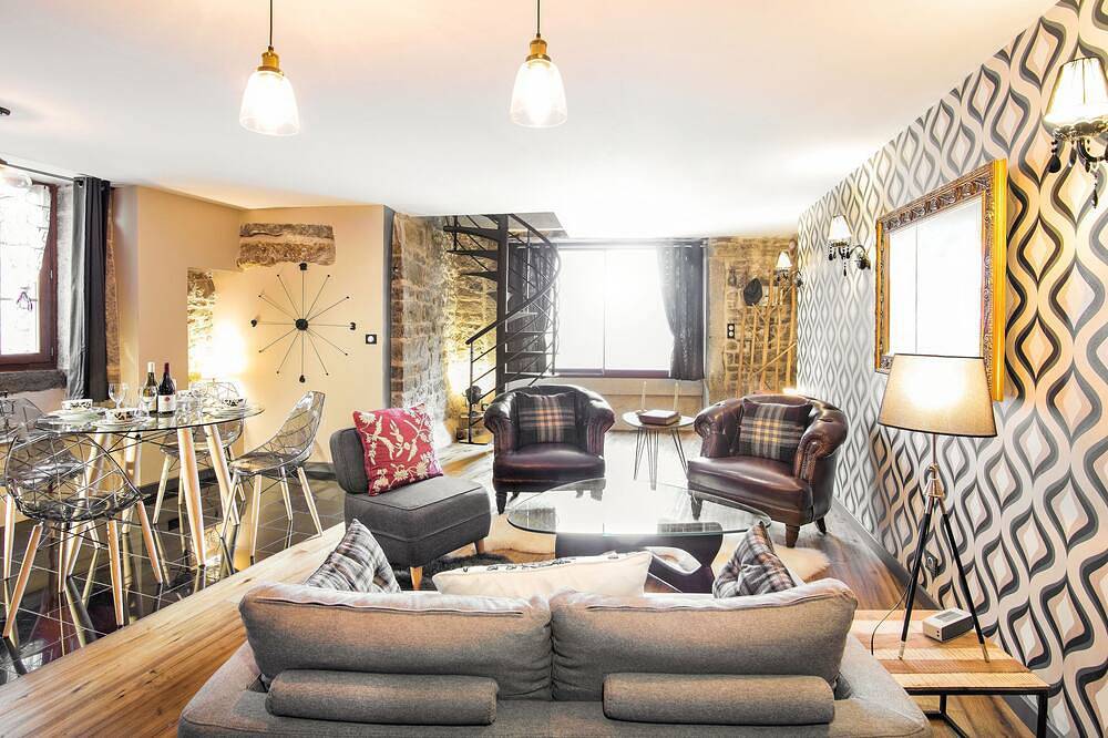 Gite de charme dans village médiéval à 1mn à pied des commerces et restaurants in Nolay, Région de Beaune