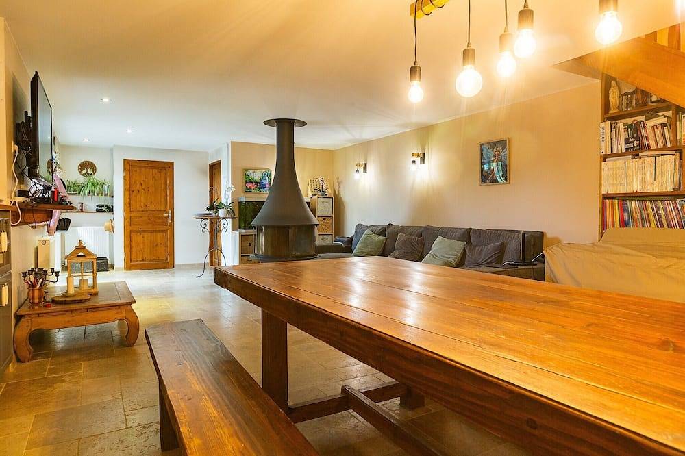 Chambre d’hôtes « Framboise » avec terrasse partagée, jardin commun et Wi-Fi in Saint-Julien-Labrousse, Parc naturel régional des Monts d'Ardèche