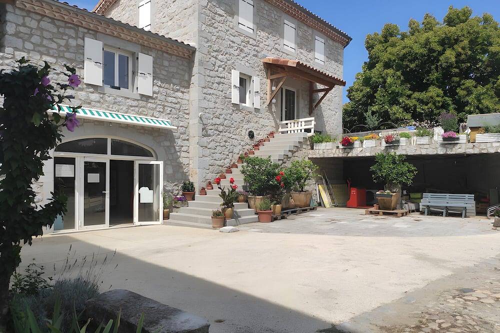 Guest Room 'Chambre Elea' with Shared Pool, Wi-Fi, and Air Conditioning in Saint-Alban-Auriolles, Ardèche